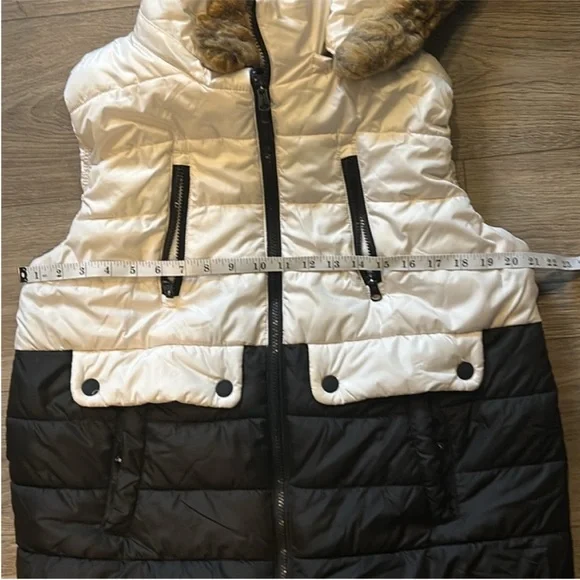 Calvin Klein Black and White Puffer Vest with Faux Fur Trim/Removable Hood - Picture 6 of 11